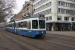 Be 4/6 2032 und Be 4/6 2315 fahren am 9.2.09 von Bellevue Richtung Bahnhof Stadelhofen.