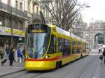 Ich habe ihn! Probeweise fhrt ein fabrikneuer Stadler-Tango der BLT auf der Linie 7 in Zrich.