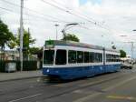 VBZ - Tram Be 4/6 2055 unterwegs auf der Linie 8 in der Stadt Z�rich am 10.06.2011