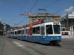 Doppeltraktion mit dem Be 4/6 2068 an der Spitze auf der Linie 13 am Hauptbahnhof Zrich.