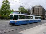 VBZ - Tram Be 4/6 2042 unterwegs auf der Linie 8 in der Stadt Zürich am 25.04.2015