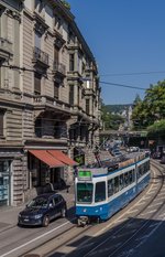 Tram Be 4/6 2057 fährt auf der Rämistraße talwärts Richtung  Bellevue     13.September 2016