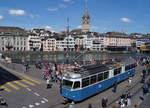 ZÜRCHER TRAMPARADE 2017 
VBZ: Aus Anlass des Jubiläums 50 Jahre Verein Tram-Museum Zürich und 10 Jahre Tram-Museum Burgwies wurde am Sonntagmorgen, 21. Mai 2017 ein einmaliger Tram-Korso durchgeführt. 

Beteiligt waren nicht weniger als 17 Strassenbahnwagen vom sonst im Verkehrshaus zu sehenden Rösslitram über das älteste elektrische Tram mit Jahrgang 1897 bis zum modernen Niederflurfahrzeug. Was diese einzigartige Parade noch spezieller machte waren die mitfahrenden Passagiere, welche alle epochengerecht gekleidet waren. Der Korso begann um 9 Uhr am Limmatquai und führt über Bellevue – Quaibrücke – Paradeplatz – Hauptbahnhof – Central zurück an den Ausgangsort. Anschliessend an die Rundfahrt blieben die mit ihren Passagieren bevölkerten historischen Wagen bis 11 Uhr am Limmatquai zwischen Münsterbrücke und Rudolf Brun Brücke zur Besichtigung.
Foto: Walter Ruetsch