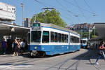 Doppeltraktion, mit dem Be 4/6 2052 an der Spitze, auf der Linie 11, bedient die Haltestelle beim Bahnhof Zürich.