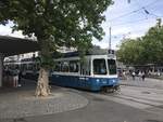 Linie 9 2040  Rechts der Limmat  am Bellevue.