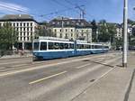 Linie 7 Wagennummer 2017 auf der Bahnhofbrücke.