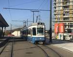 Linie 7 Wagennummer 2021 „Albisrieden“ an der Endhaltestelle Bahnhof Stettbach.