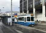 Linie 13 Wagennummer 2103 beim Escher-Wyss-Platz. Normalerweise verkehren auf der Linie 13 keine Sänften. Möglicherweise ist dies der Einsatzwagen, der tagsüber in der Gessnerallee steht. Datum: 7. 1. 2021