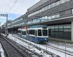 Linie 12 Wagennummer 2101 beim Bahnhof Wallisellen.