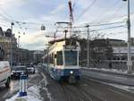 Linie 7 Wagennummer 2045  Riesbach  auf der Bahnhofbrücke.