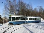 Linie 8 Wagennummer 2093 steht in der Schleife Milchbuck. Dieser Wagen ist soeben aus dem Depot Irchel ausgefahren, um die Linie 8 in der Stosszeit zu entlasten. Datum: 10. 2. 2021