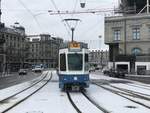 Linie 13 Wagennummer 2080 „Schwamendingen“ beim Bahnhofquai.