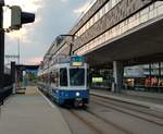 Linie 12 Wagennummer 2037  Oberstrass  an der Haltestelle Bahnhof Wallisellen.