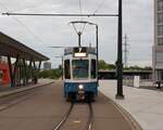 Linie 7 Wagennummer 2037  Oberstrass  an der Endhaltestelle Bahnhof Stettbach.