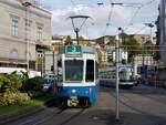 Linie 3 Wagennummer 2011  Örlikon  beim Bahnhofplatz. Datum: 4. 10. 2021