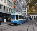 Linie 11 Wagennummer 2044  Wollishofen  beim Bahnhof Stadelhofen.