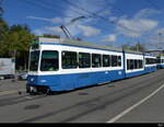 VBZ - Tram Be 4/8  2099 unterwegs auf der Linie 8 in der Stadt Zürich am 04.10.2022