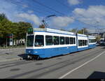 VBZ - Tram Be 4/8 2102 unterwegs auf der Linie 8 in der Stadt Zürich am 04.10.2022