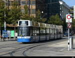 VBZ - Tram Be 6/8 4021 unterwegs auf der Linie 11 in der Stadt Zürich am 04.10.2022