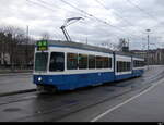 VBZ - Tram Be 4/8 2114 unterwegs auf der Linie 8 am 15.01.2023