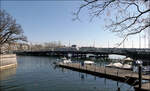 Über die Limmat -     Auf der Quaibrücke herrscht meist reger Tramverkehr.