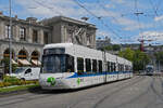 Be 5/6 Cobra 3066, auf der Linie 10, fährt am 11.07.2025 zur Haltestelle beim Bahnhofplatz in Zürich.