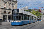 Be 6/8 Flexity 4004, auf der Linie 7, f�hrt am 11.07.2025 zur Haltestelle beim Bahnhofplatz in Z�rich.