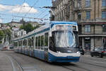 Be 5/6 Cobra 3030, auf der Linie 6, f�hrt am 11.07.2025 zur Haltestelle beim Bahnhofplatz in Z�rich.