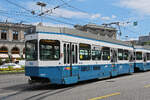 Be 2/4 2435, auf der Linie 7, �berquert am 11.07.2026 den Bahnhofplatz in Z�rich. 