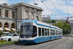 Be 5/6 Cobra 3035, auf der Linie 3, f�hrt am 11.07.2025 zur Haltestelle beim Bahnhofplatz in Z�rich.