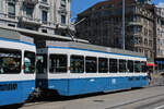 Be 2/4 4202, auf der Linie 9, bedient am 11.07.2025 als Zweitwagen die Haltestelle Bellevue. Aufnahme Z�rich.