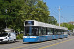 Be 6/8 Flexity 4066, auf der Linie 4 f�hrt am 11.07.2025 durch den Limmatquai Richtung Bellevue. Aufnahme Z�rich.