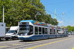 Be 5/6 Cobra 3023, auf der Linie 4, f�hrt am 11.07.2025 durch den Limmatquai Richtung Bellevue. Aufnahme Z�rich.