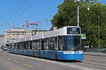 Be 6/8 Flexity 4066, auf der Linie 7, �berquert am 24.07.2026 die Bahnhofbr�cke in Z�rich.