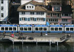 . An der Limmat -

Szenerie mit Tram an einer Schiffsanlegestelle am Limmat-Quai in Zürich. 

09.03.2008 (M)