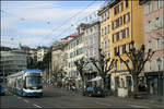 Ein(e) Cobra-Tram auf der LInie 4 am Limmat-Quai in Hauptbahnhofsnähe. In der Schweiz spricht man wohl von  das Tram , während wir in Deutschland  die Tram  sagen. 09.03.2008 (Matthias)