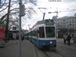 Eine der noch wenigen Tram 2000 Doppeltraktionen mit fhrendem Be 4/6 2034 auf der Linie 11 am 24.4.08 beim Bellevue.