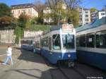 Snfte Be 4/8 Nr. 2099 am 17.10.08 beim Central. Eigentlich fhrt die Linie 6 an Werktagen und Samstagen zum Bahnhof Enge. Da aber derzeit die Wendeschlaufe der Linie 7 belegt ist, die baubedingt im Bhf. Enge, statt Wollishofen wendet, fhrt die Linie 6 nur bis zum Hauptbahnhof, und wendet via Gessneralle/Usteristrasse.