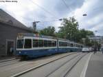 Seit gengend VBG-Cobras abgelifert wurden, konnten die VBZ-CObras auf dem 10er wieder auf der Linie 11 und 14 fahren. Diese beiden Linien konnten indes einen Teil ihrer Tram2000-Dotra der Linie 13 abgeben, somit ist der 13er nun die Abwechslungsreichte Tramlinie bei der VBZ, weil dort jede Fahrzeuggattung im Einsatz ist. Hier zu sehen die Be 4/6 2001+2313 am 16.6.09 beim Bhf.Enge/Bederstr.