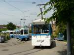 VBZ - cargo Tram Xe 4/4 1922 und Be 4/6 2061 zusammen am endpunkt in der Wendeschlaufe der Linie 3 ..