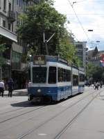 VBZ 2120  Tram 2000 Snfte  als Linie 6 Richtung Zoo. Anfahrt an Haltestelle Rennweg am 08.07.2009