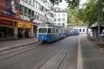 Wegen Bauarbeiten zwischen Opernhaus und Bahnhof Tiefenbrunnen wendeten am 5.9.09 die Trams der Linien 2 und 4 im neu gestalteten Stadelhofen. Hier zu sehen sind der Be 4/6 1669 und der Be 4/6 1651.