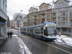 VBZ Nr. 3006 (Be 5/6 ''Cobra'') nimmt am 28.1.2010 die Steigung der Bederstrasse beim Bhf. Enge in Angriff.