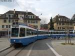 VBZ Nr. 2064+2074 am 8.4.2010 in Wollishofen. Wo Anschluss auf die Buslinien 184 und 185 nach Adliswil besteht.