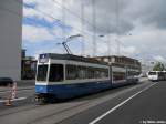 VBZ Nr. 2114 (Be 4/8 ''Snfte'') am 30.7.2010 beim Depot Escher-Wyss-Platz. Nachdem der TramErsatzbus rechts im Bild weggefahren ist, wird diese Snfte mittels 3-Punkt-Wende hinter dem Depot gewendet.