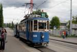 ZUESPA-Tram der Aktion Pro Schsitram (APS) in der Wallisellenstrasse, neben den Tramdepot 8 / Oerlikon (ZUESPA = Zrcher Spezialitten Ausstellung; Herbstmesse).