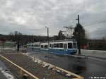 VBZ Nr. 2120+2430 (Be 4/8 ''Snfte'' + Be 2/4 ''Pony'') am 7.12.2010 beim Bahnhof Stettbach bei der Aussteige-Haltestelle.