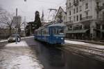 Am 19.12.10 fhrt der Kurbeli-Wagen Ce 4/4 1392 gemeinsam mit dem C4 732 vom Helmhaus Richtung Bellevue.