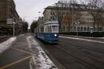 Am 19.12.10 fhrt der Be 4/4 1530 gemeinsam mit dem C 626 von der Brsenstrasse Richtung Brkliplatz.