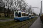 Be 4/8 2112 und Be 2/4 2422 nhern sich am 11.12.11 dem Bahnhof Stettbach.